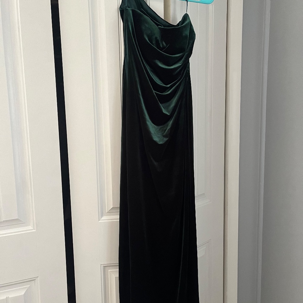 Revelry Jade Velvet Dress- Emerald, size 6 (**has not been altered**) EUC